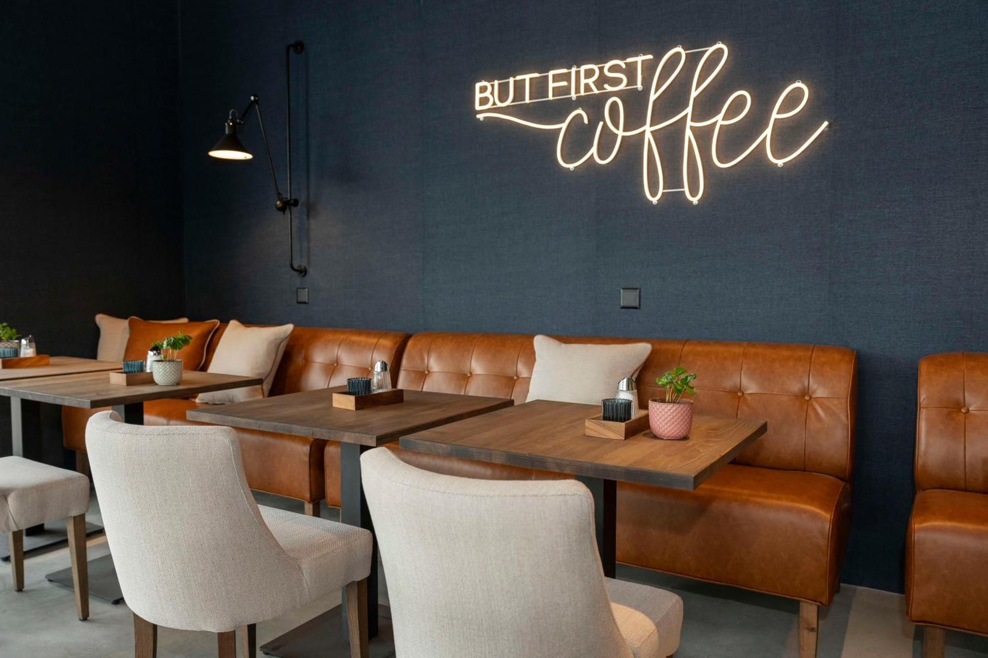 Giessen Hotel & Coffeehouse Вадуц Екстер'єр фото
