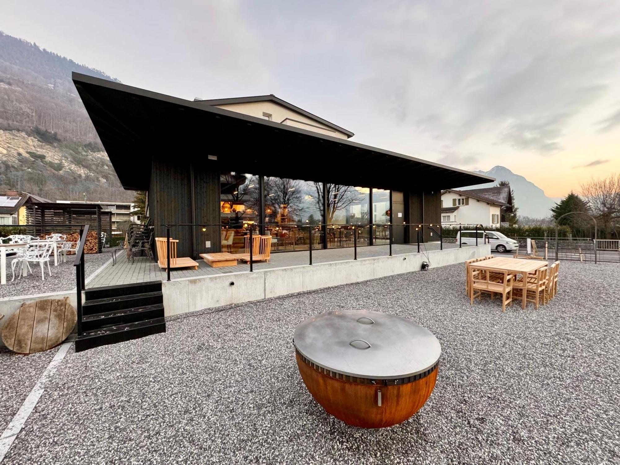 Giessen Hotel & Coffeehouse Вадуц Екстер'єр фото