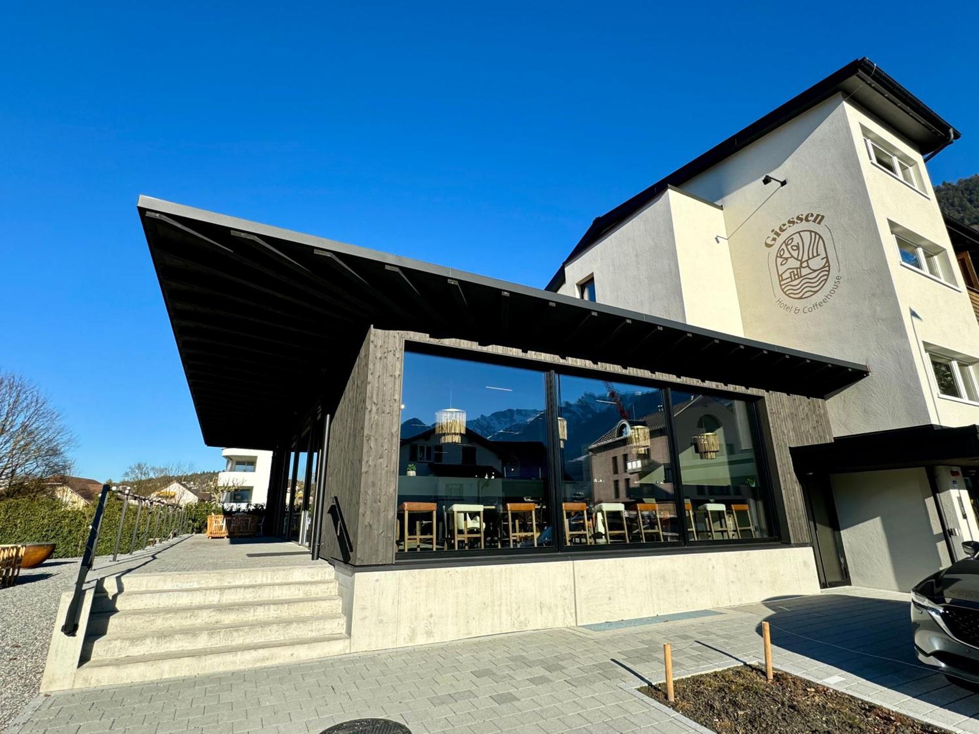 Giessen Hotel & Coffeehouse Вадуц Екстер'єр фото